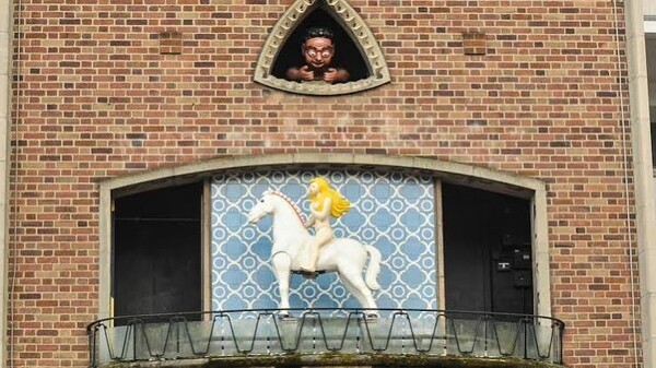 ▲ 영국 코번트리 브로드게이트에 위치한 역사적인 레이디 고다이바 시계(Lady Godiva Clock). ⓒ rytymology